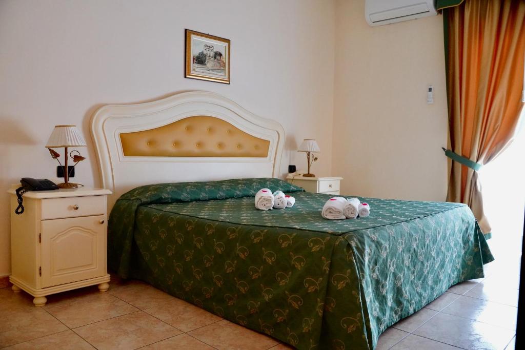 Posteľ alebo postele v izbe v ubytovaní Hotel Roscianum Welness SPA