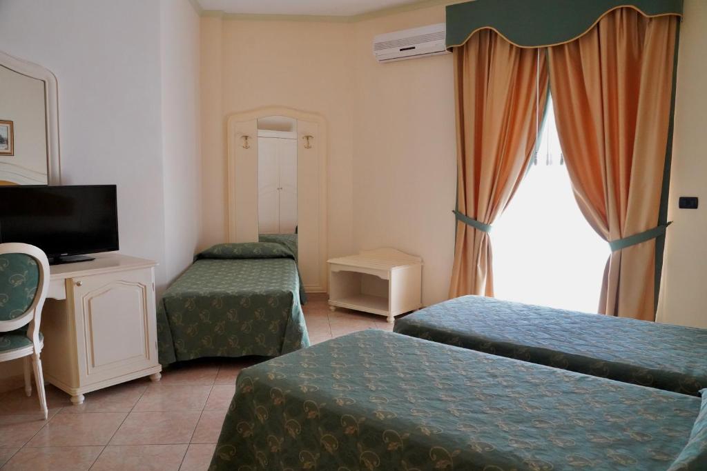 Posteľ alebo postele v izbe v ubytovaní Hotel Roscianum Welness SPA