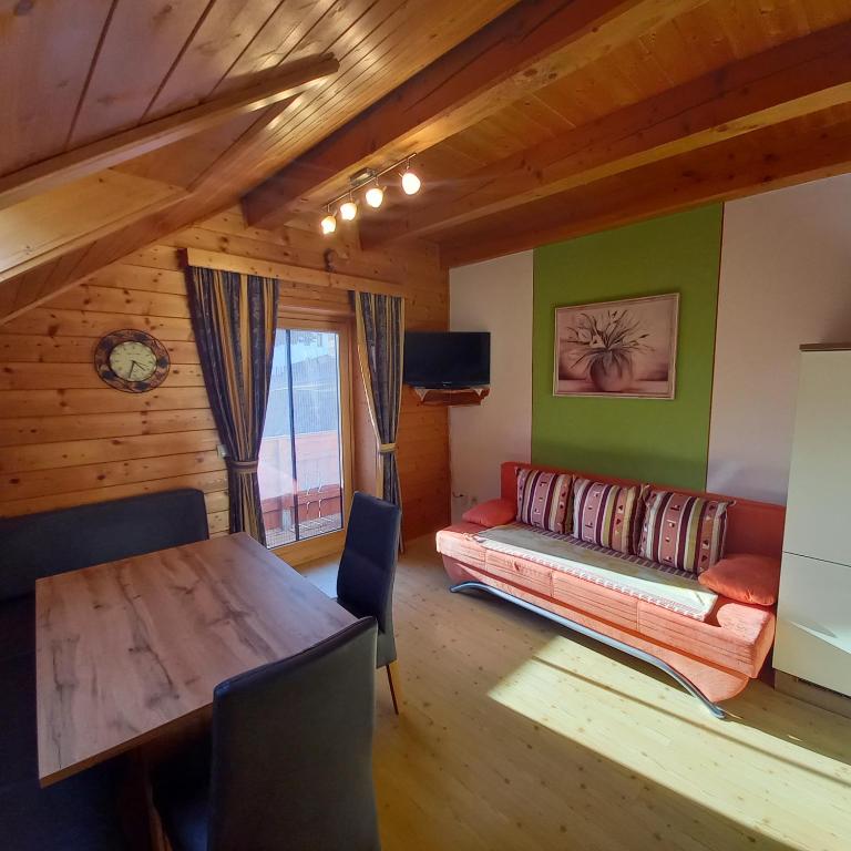 TV a/nebo společenská místnost v ubytování Urlaub am Bauernhof Gänser