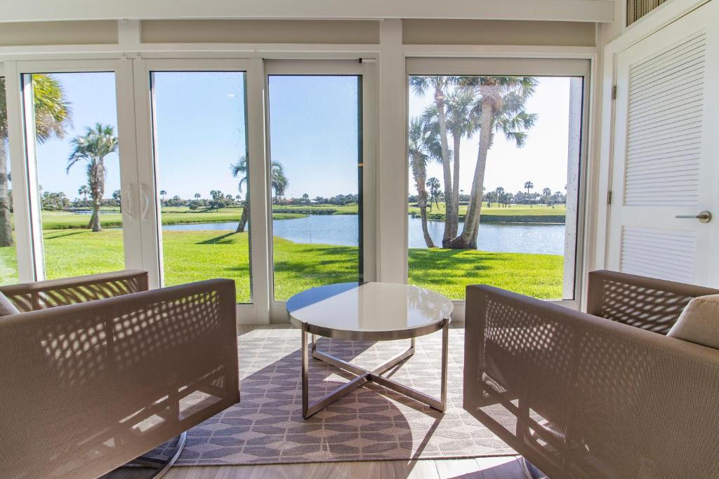 a screened in porch with a table and chairs at Ponte Vedra The Pointe G1, Golf View, 3 Bedrooms, Sleeps 6 in Ponte Vedra