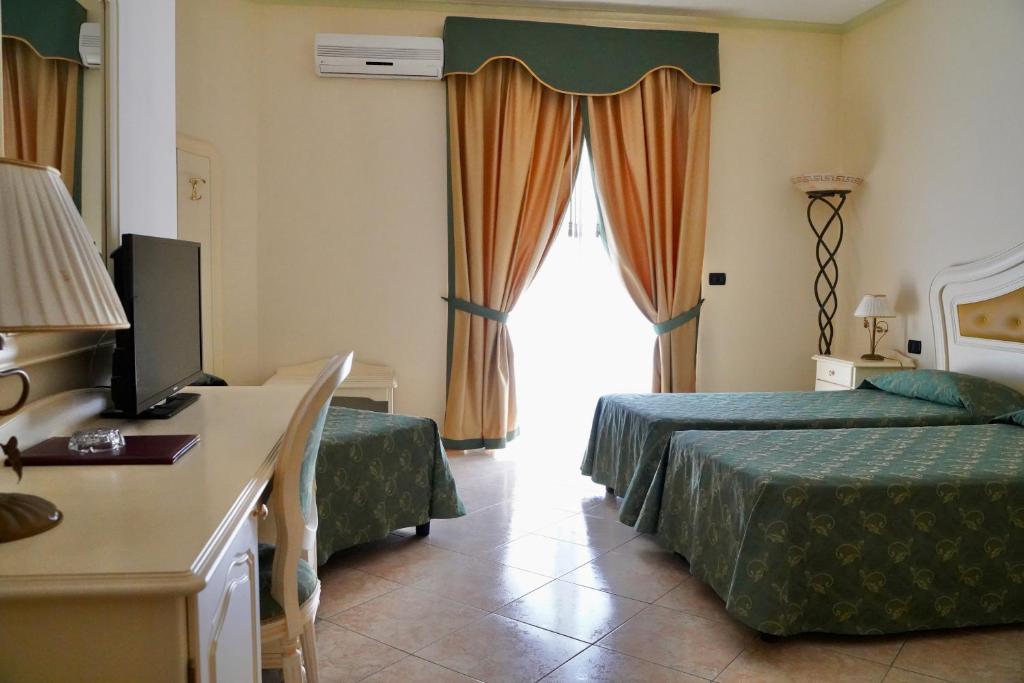 Posteľ alebo postele v izbe v ubytovaní Hotel Roscianum Welness SPA
