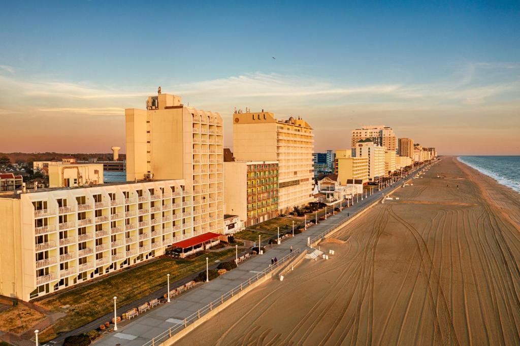 Ocean Sands Resort, Oceanfront, Virginia Beach by Vacatia photo