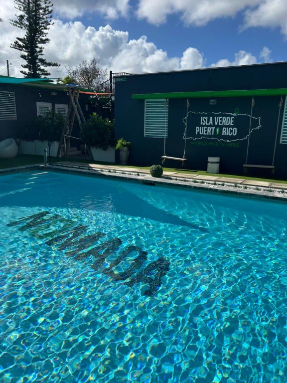 Bazén v ubytování Nomada Beach Hostel- Isla Verde nebo v jeho okolí