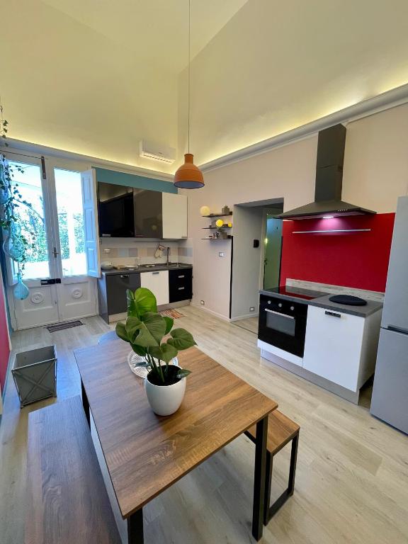 Kuchyňa alebo kuchynka v ubytovaní 4 Balconi rooms Paladini B&B e appartamenti