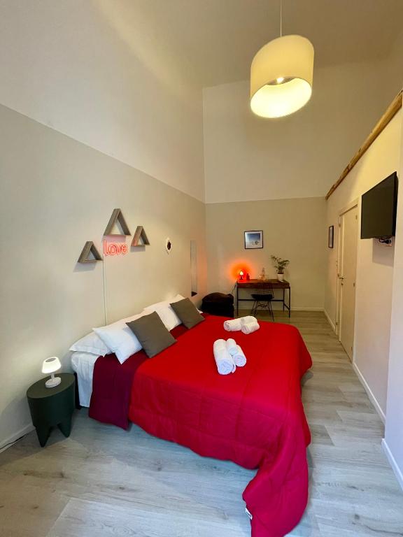 Posteľ alebo postele v izbe v ubytovaní 4 Balconi rooms Paladini B&B e appartamenti