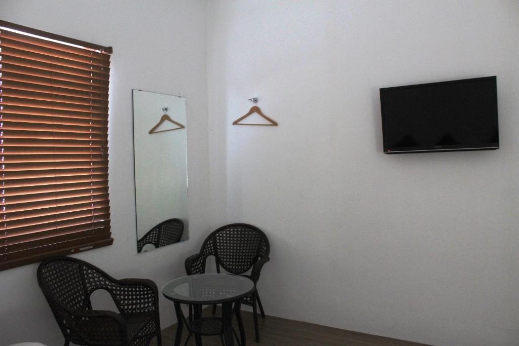 TV a/nebo společenská místnost v ubytování Discover Boracay Hotel