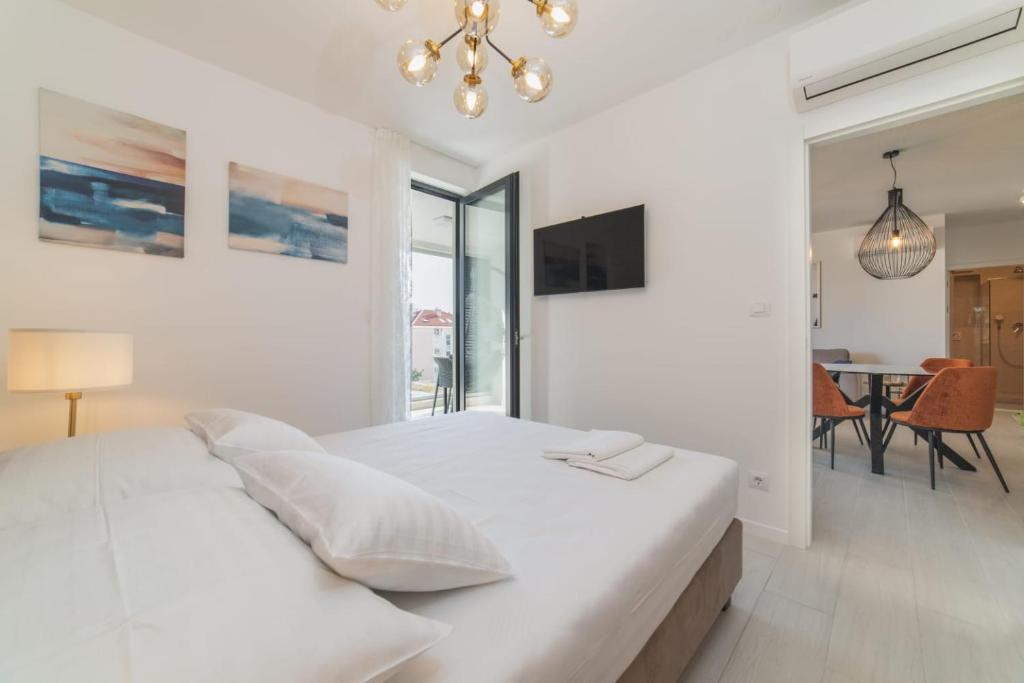 Posteľ alebo postele v izbe v ubytovaní Perla Luxury Apartment