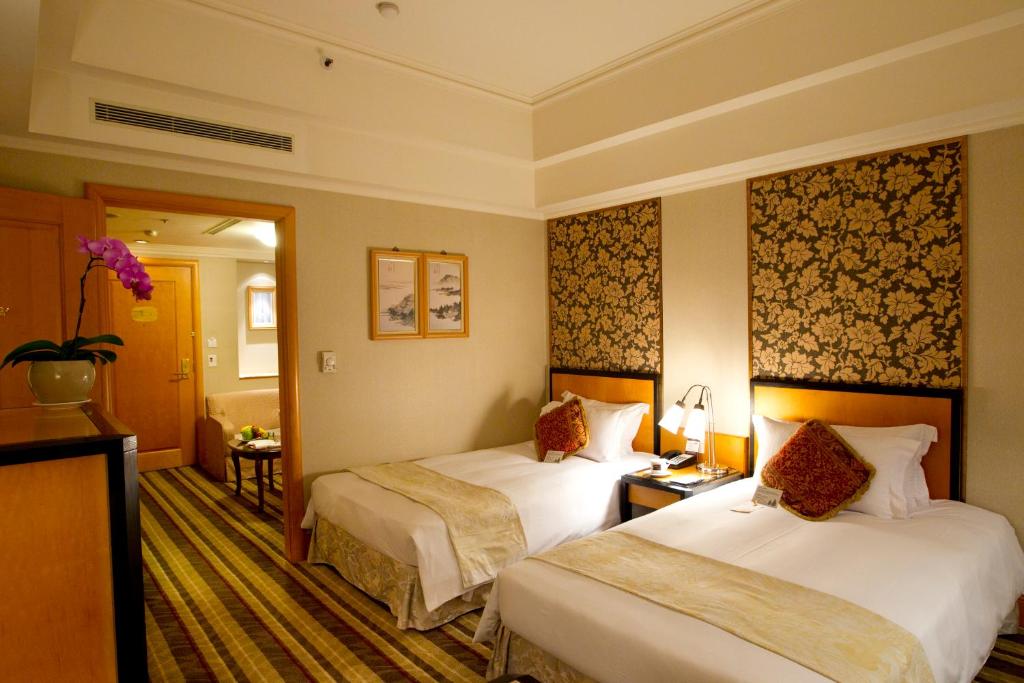 THE LEES Hotel - Deluxe Twin Room