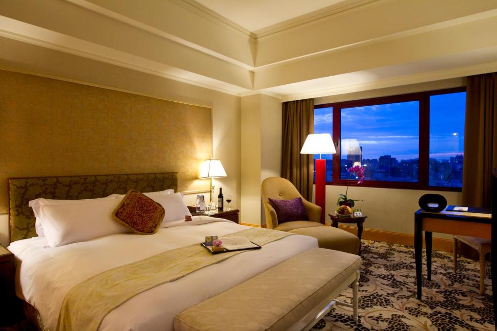THE LEES Hotel - Deluxe Double Room