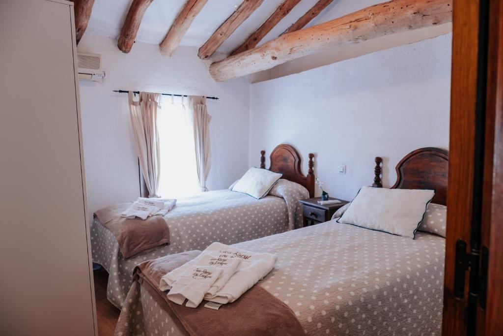 Postel nebo postele na pokoji v ubytování Casa Rural los Enebros