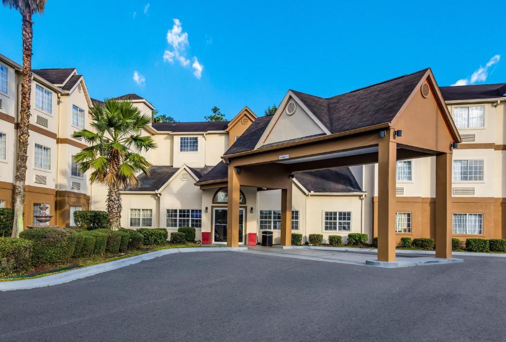 a large apartment building with a parking lot at Red Roof Inn PLUS+ & Suites Savannah – I-95 in Savannah