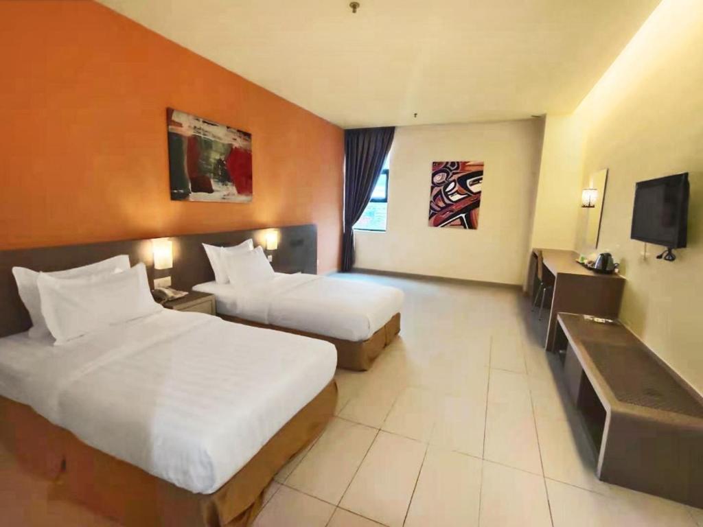 Postel nebo postele na pokoji v ubytování KLUANG RIVERVIEW HOTEL