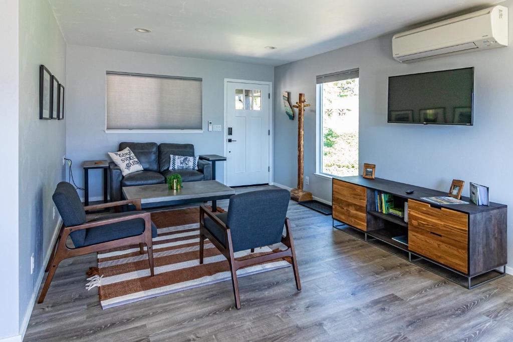 Shut Eye Cabin