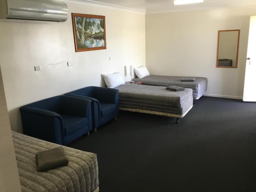 Postel nebo postele na pokoji v ubytování Charleville Waltzing Matilda Motor Inn