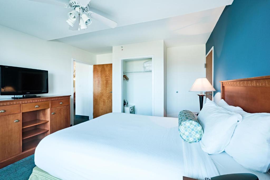 Ocean Sands Resort, Oceanfront, Virginia Beach by Vacatia photo