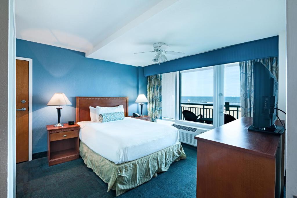 Ocean Sands Resort, Oceanfront, Virginia Beach by Vacatia - Suite With Balcony