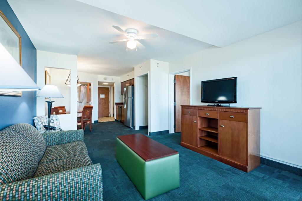 Ocean Sands Resort, Oceanfront, Virginia Beach by Vacatia photo