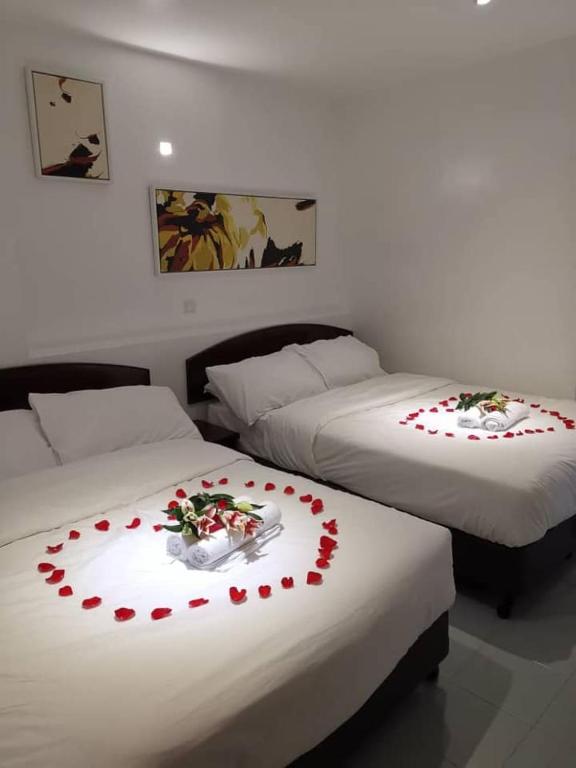 Postel nebo postele na pokoji v ubytování HOTEL MIRAMA 美麗華酒店