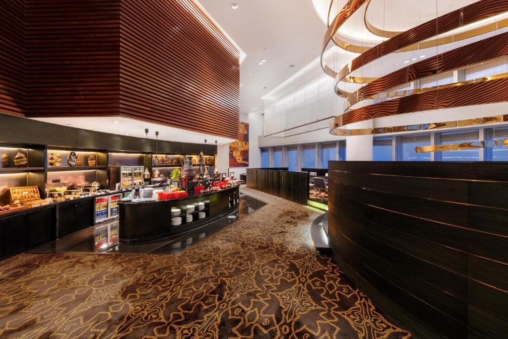 InterContinental Nanjing, an IHG Hotel - 1 King Premium Lake View Lounge Zugang