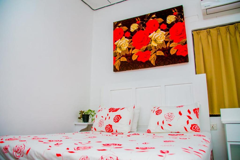 Postel nebo postele na pokoji v ubytování Niwahana Transit City Hotel