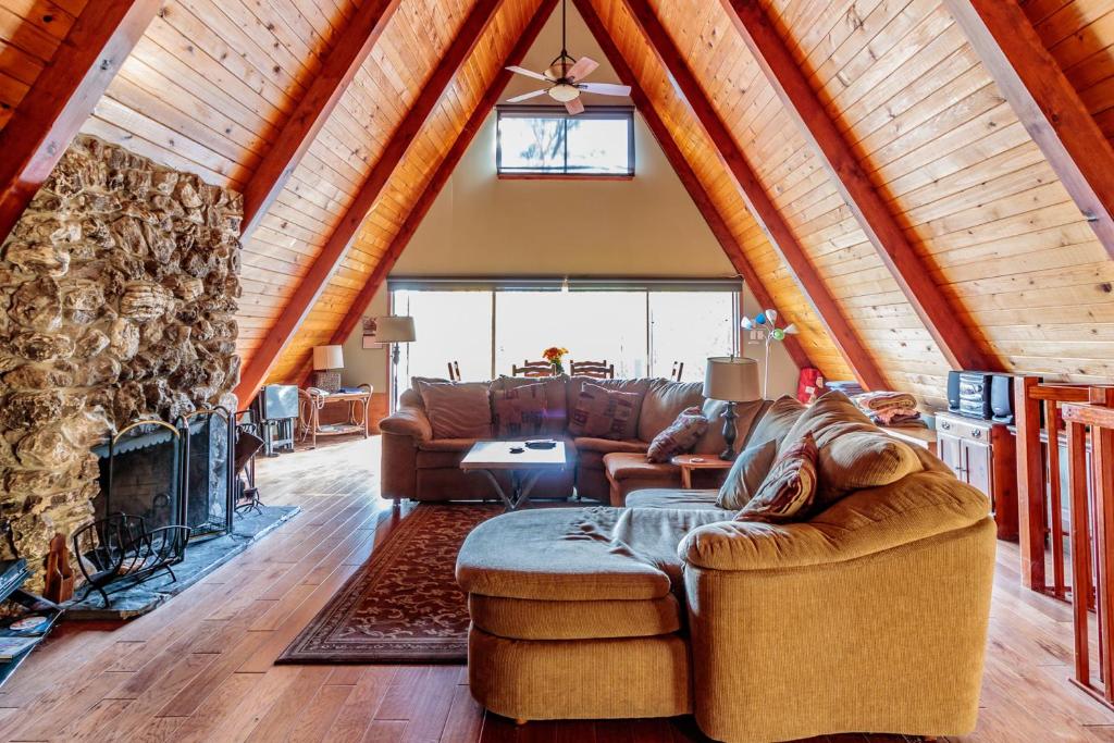 Χώρος καθιστικού στο Alford Family Lodge