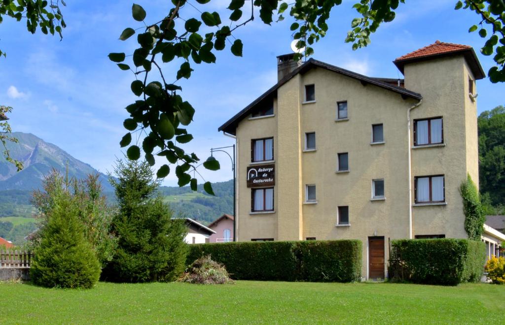 Nespecifikovaný výhled na hory nebo výhled na hory při pohledu z hotelu