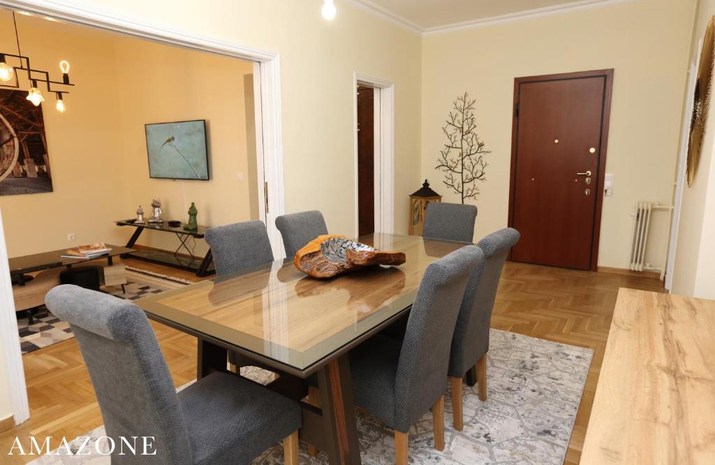 Posezení v ubytování MELMA PROPERTIES-AMAZONE-premium apartment in Piraeus center