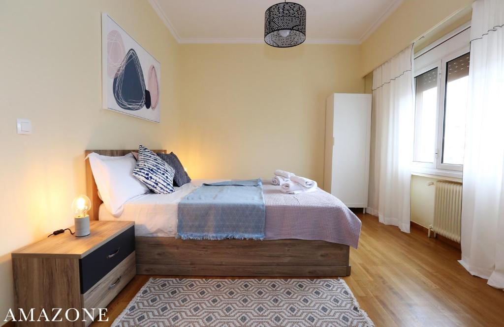 Postel nebo postele na pokoji v ubytování MELMA PROPERTIES-AMAZONE-premium apartment in Piraeus center