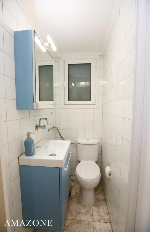 Koupelna v ubytování MELMA PROPERTIES-AMAZONE-premium apartment in Piraeus center