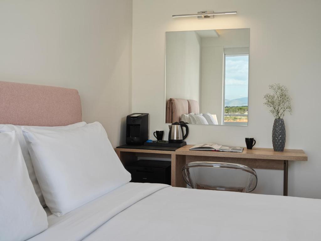 Postel nebo postele na pokoji v ubytování NLH Mati Seafront - Neighborhood Lifestyle Hotels