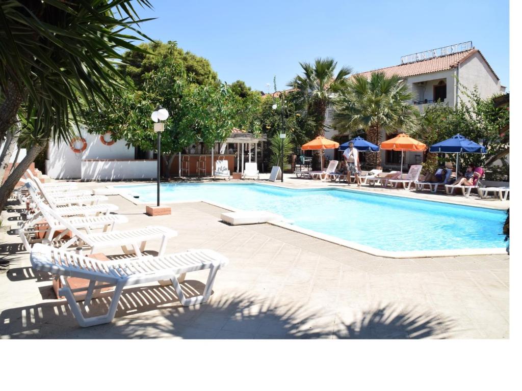 Bazén v ubytování Miranta Hotel - Apartments & Studios nebo v jeho okolí