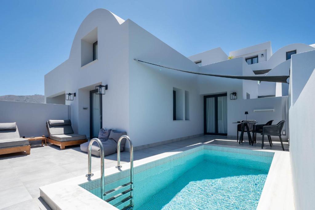 Bazén v ubytování Karat Suites nebo v jeho okolí