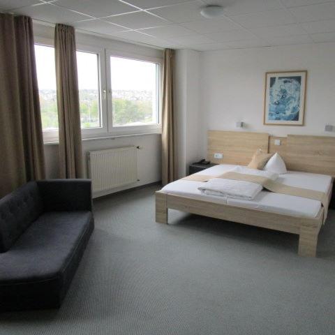 Postel nebo postele na pokoji v ubytování Businesshotel & Appartements Stuttgart-Vaihingen