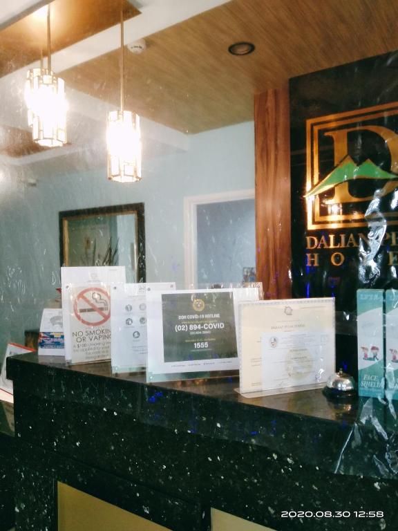 Certifikát, hodnocení, plakát nebo jiný dokument vystavený v ubytování Dalian Peak Hotel