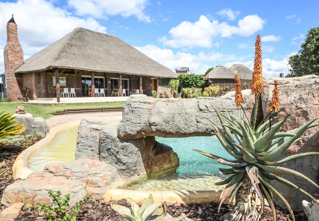 Zahrada ubytování Charihandra Game Lodge