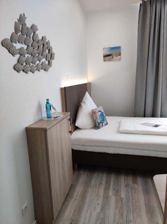 Postel nebo postele na pokoji v ubytování Nordsee Hotel Borkum