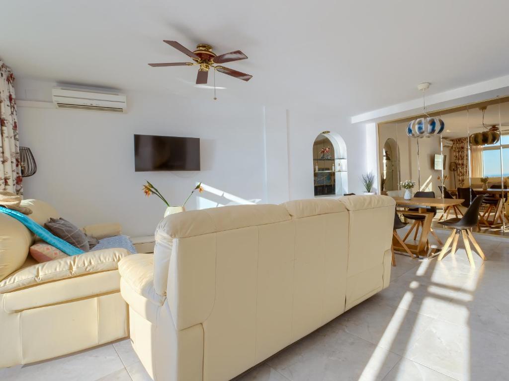 A television and/or entertainment centre at Duplex 506 Miraflores, fabulous terraces & views