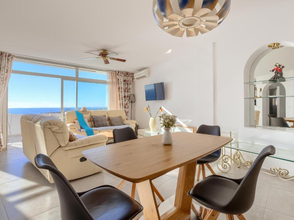 A television and/or entertainment centre at Duplex 506 Miraflores, fabulous terraces & views