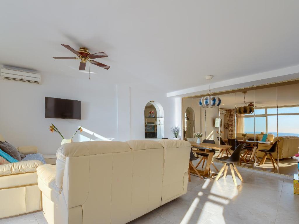 A television and/or entertainment centre at Duplex 506 Miraflores, fabulous terraces & views