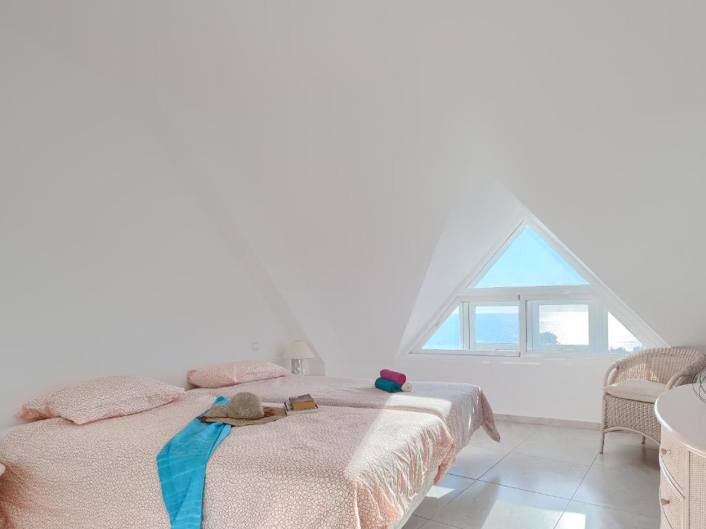 A bed or beds in a room at Duplex 506 Miraflores, fabulous terraces & views