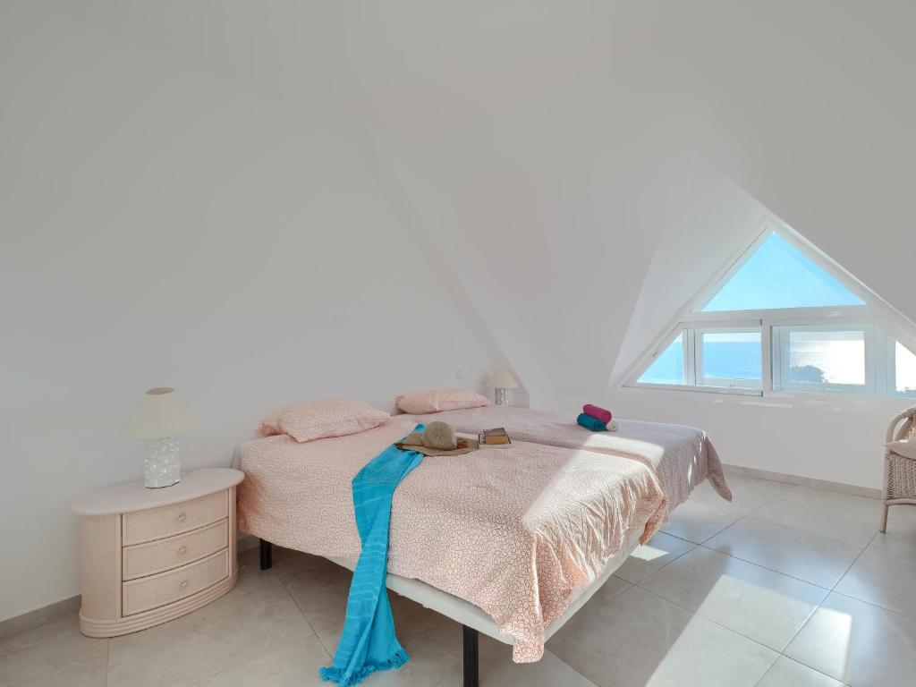 A bed or beds in a room at Duplex 506 Miraflores, fabulous terraces & views