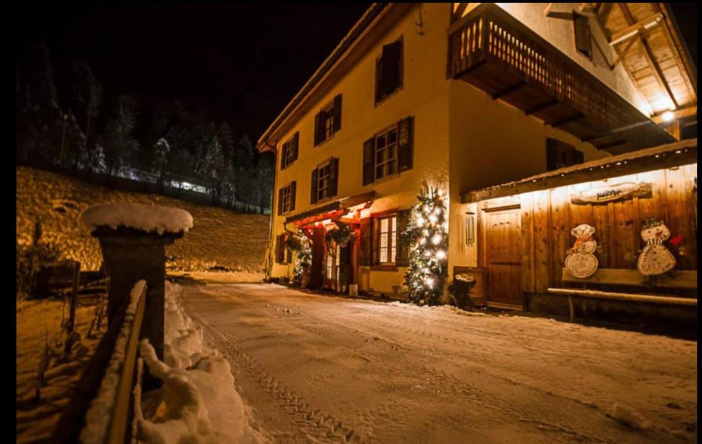 Foto dalla galleria di L'Atelier D' en Bas a La Tine
