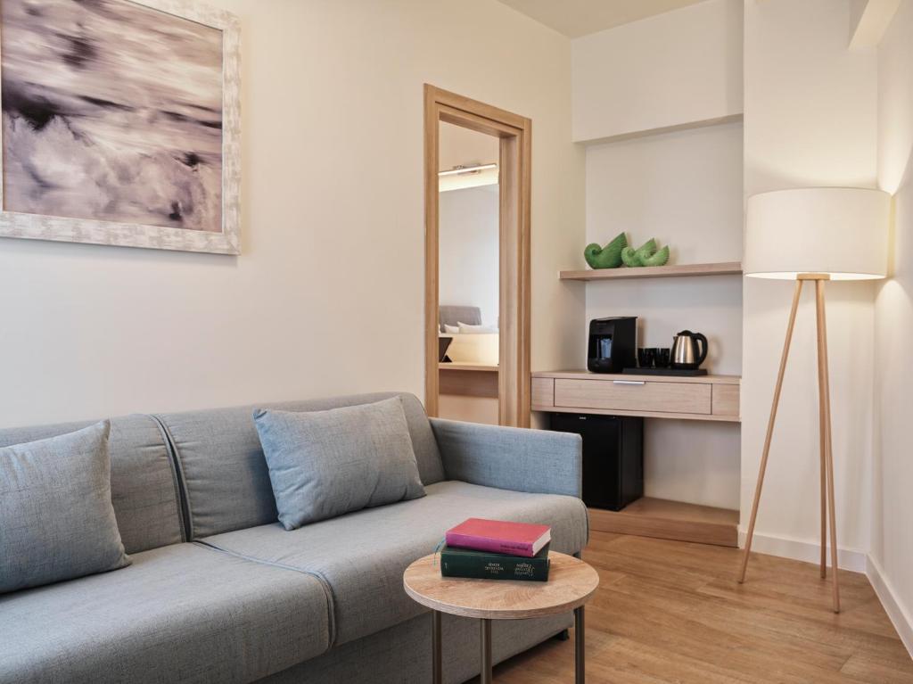 Posezení v ubytování NLH Mati Seafront - Neighborhood Lifestyle Hotels
