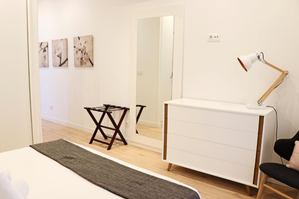 For You Rentals NEW Design Apartment TEMPORAL Puerta del Sol PRE104A