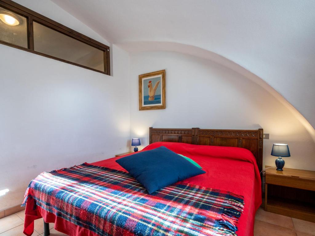 Łóżko lub łóżka w pokoju w obiekcie Apartment Grand Sarriod-1 by Interhome