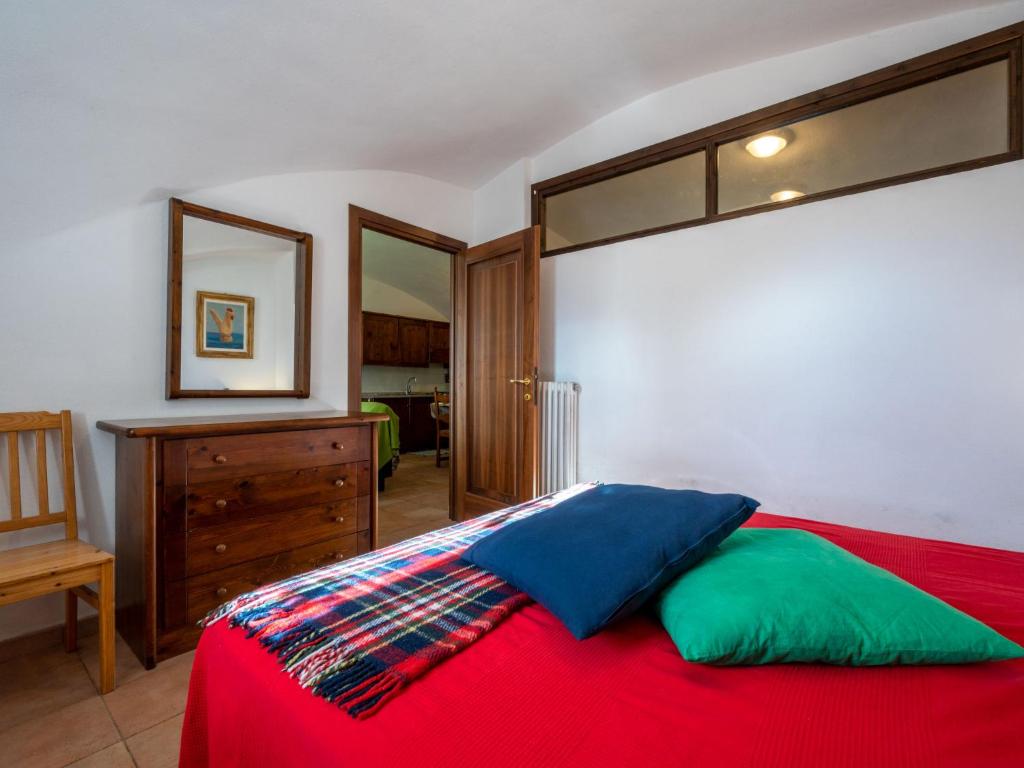 Łóżko lub łóżka w pokoju w obiekcie Apartment Grand Sarriod-1 by Interhome