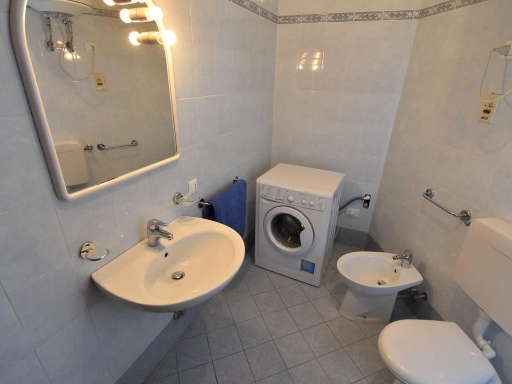 Kúpeľňa v ubytovaní Apartment Simma-1 by Interhome