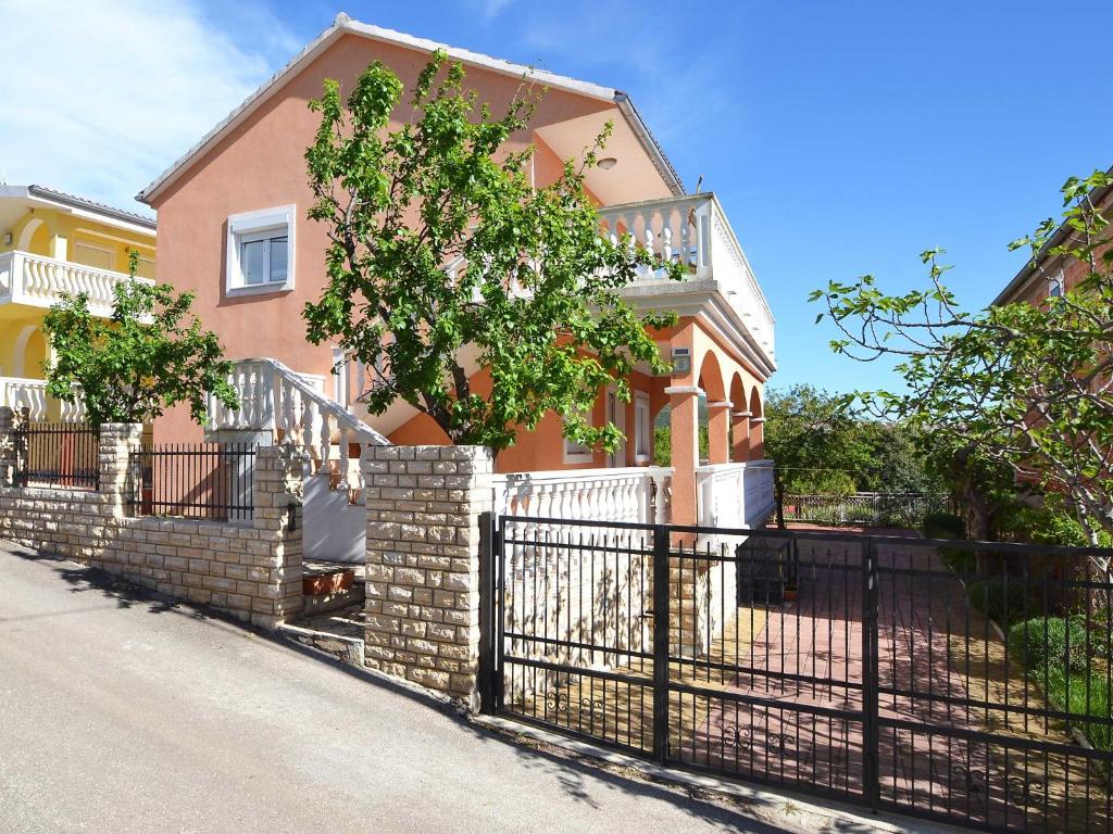 Budynek, w którym mieści się apartament
