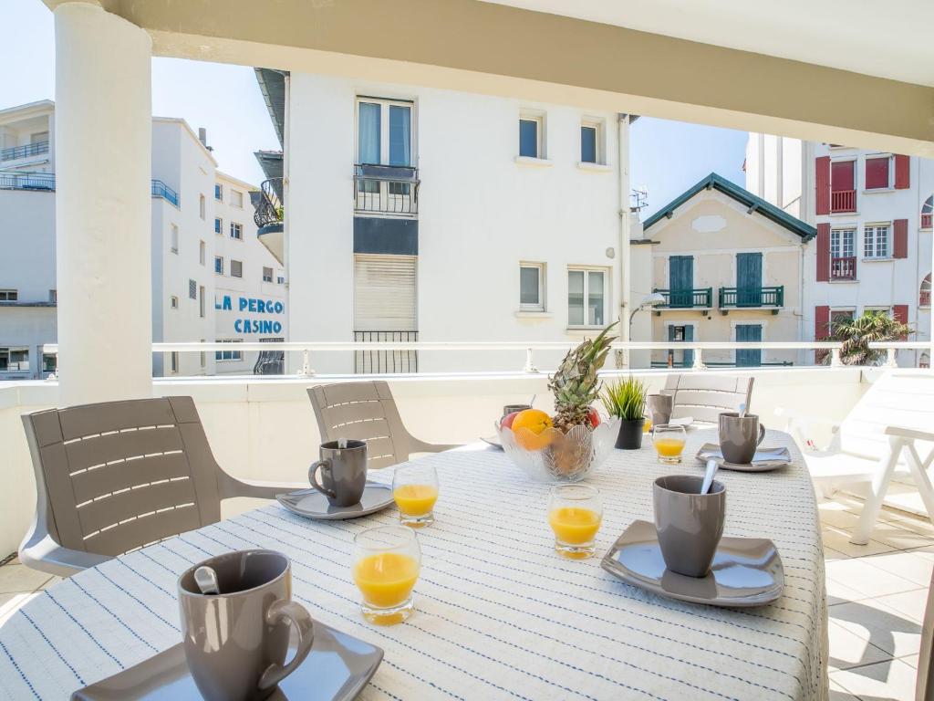 A balcony or terrace at Apartment Résidence Baratzean by Interhome