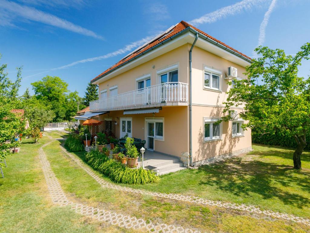 Ogród w obiekcie Apartment Yucca 2 by Interhome